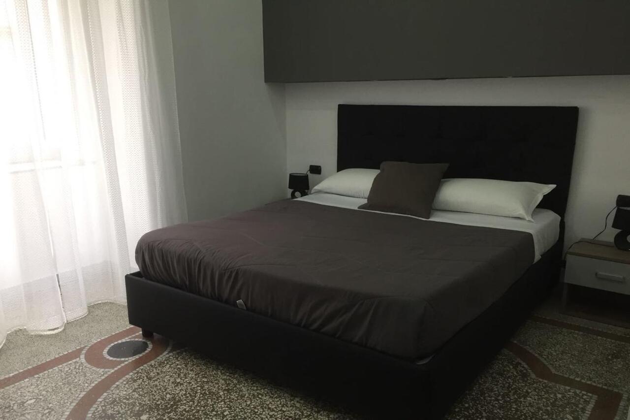 Mb95 - Mezzocannone Luxurious Bed&Breakfast Napels Buitenkant foto