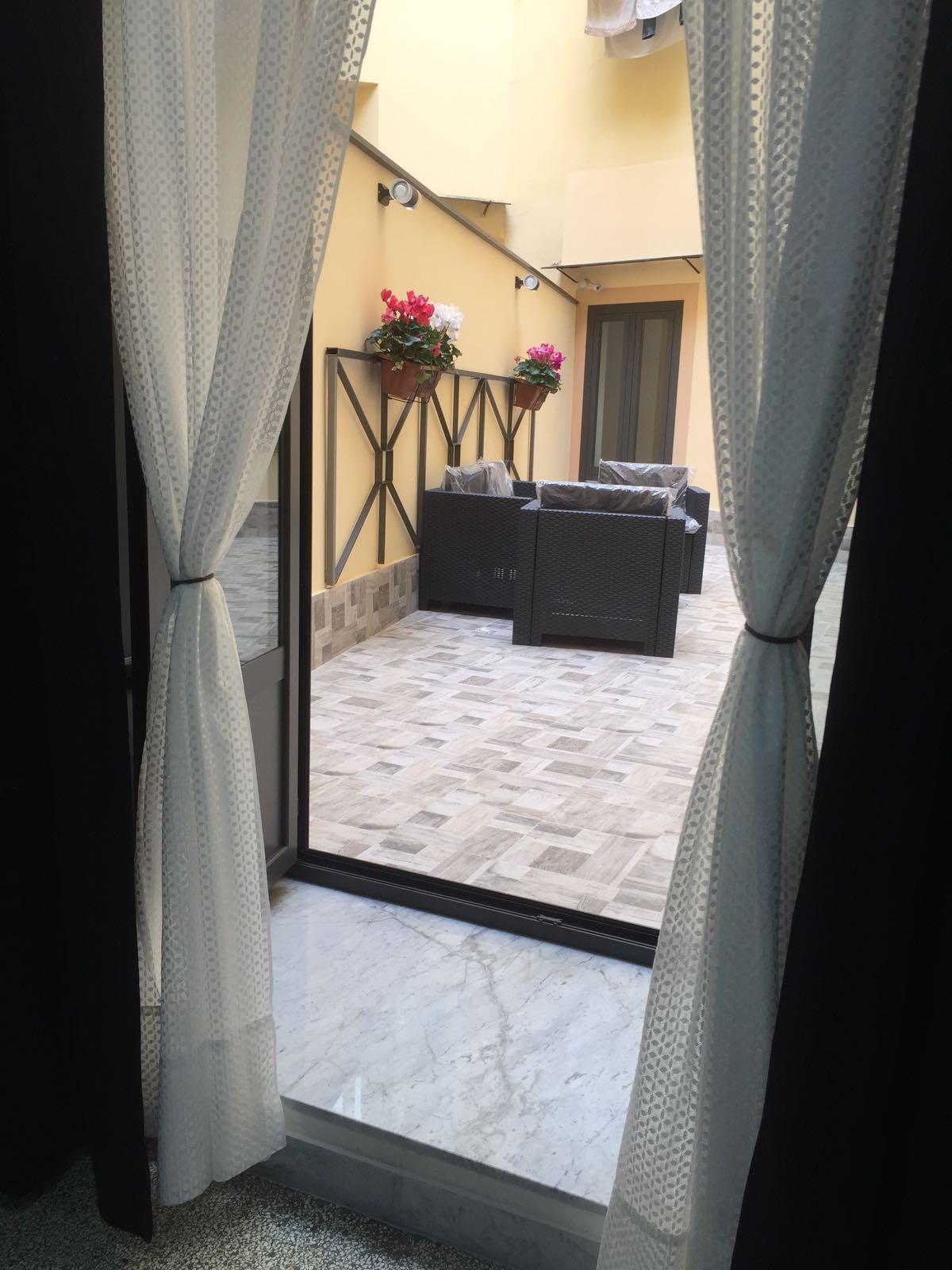 Mb95 - Mezzocannone Luxurious Bed&Breakfast Napels Buitenkant foto
