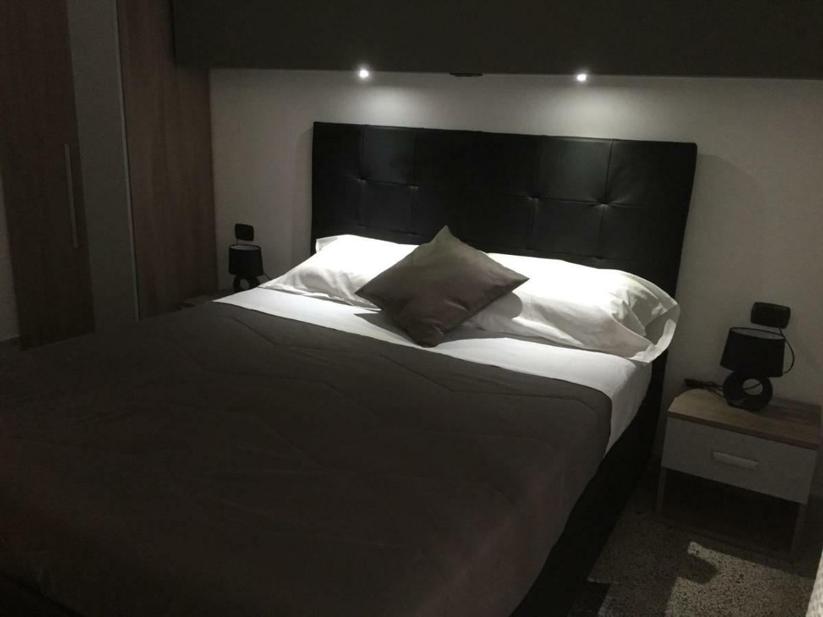 Mb95 - Mezzocannone Luxurious Bed&Breakfast Napels Buitenkant foto