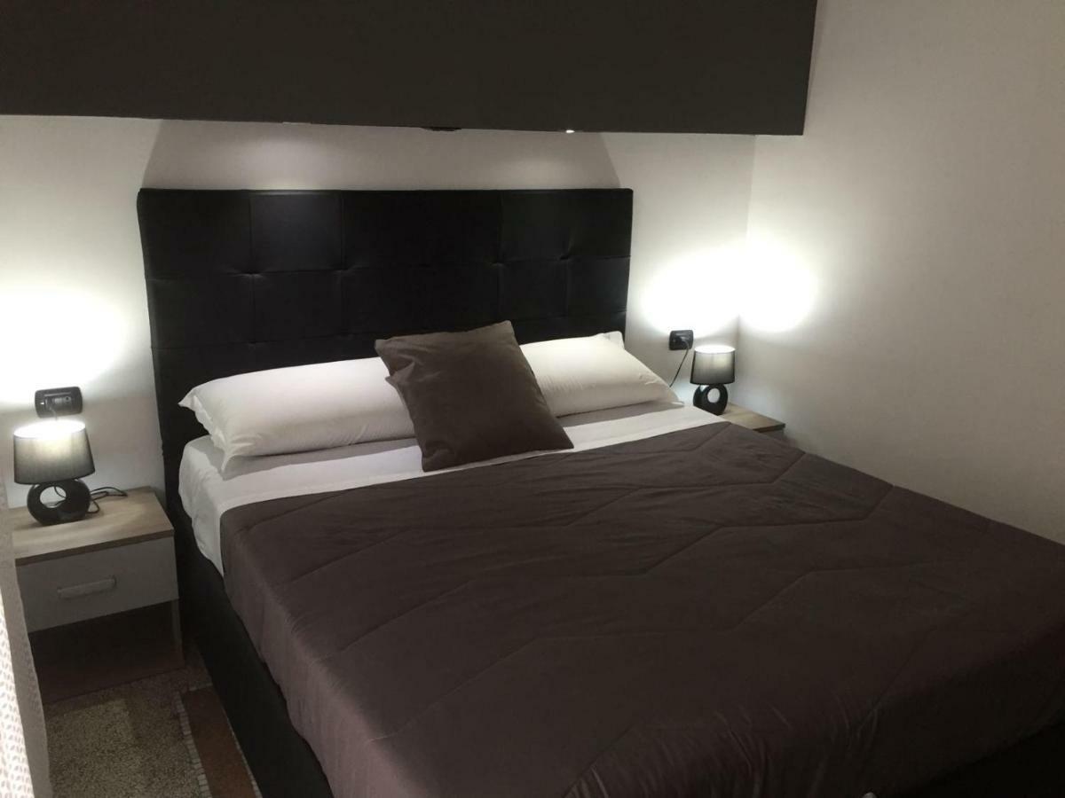 Mb95 - Mezzocannone Luxurious Bed&Breakfast Napels Buitenkant foto