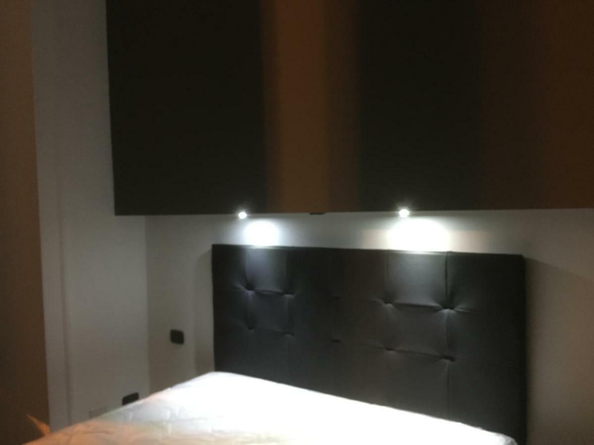 Mb95 - Mezzocannone Luxurious Bed&Breakfast Napels Buitenkant foto