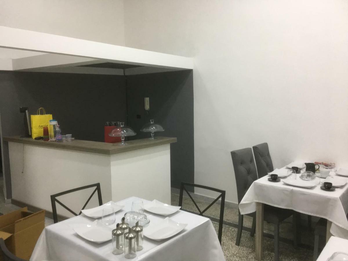 Mb95 - Mezzocannone Luxurious Bed&Breakfast Napels Buitenkant foto