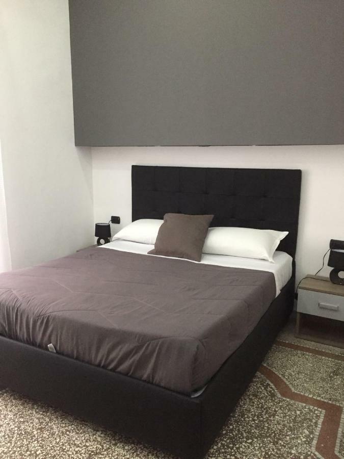 Mb95 - Mezzocannone Luxurious Bed&Breakfast Napels Buitenkant foto