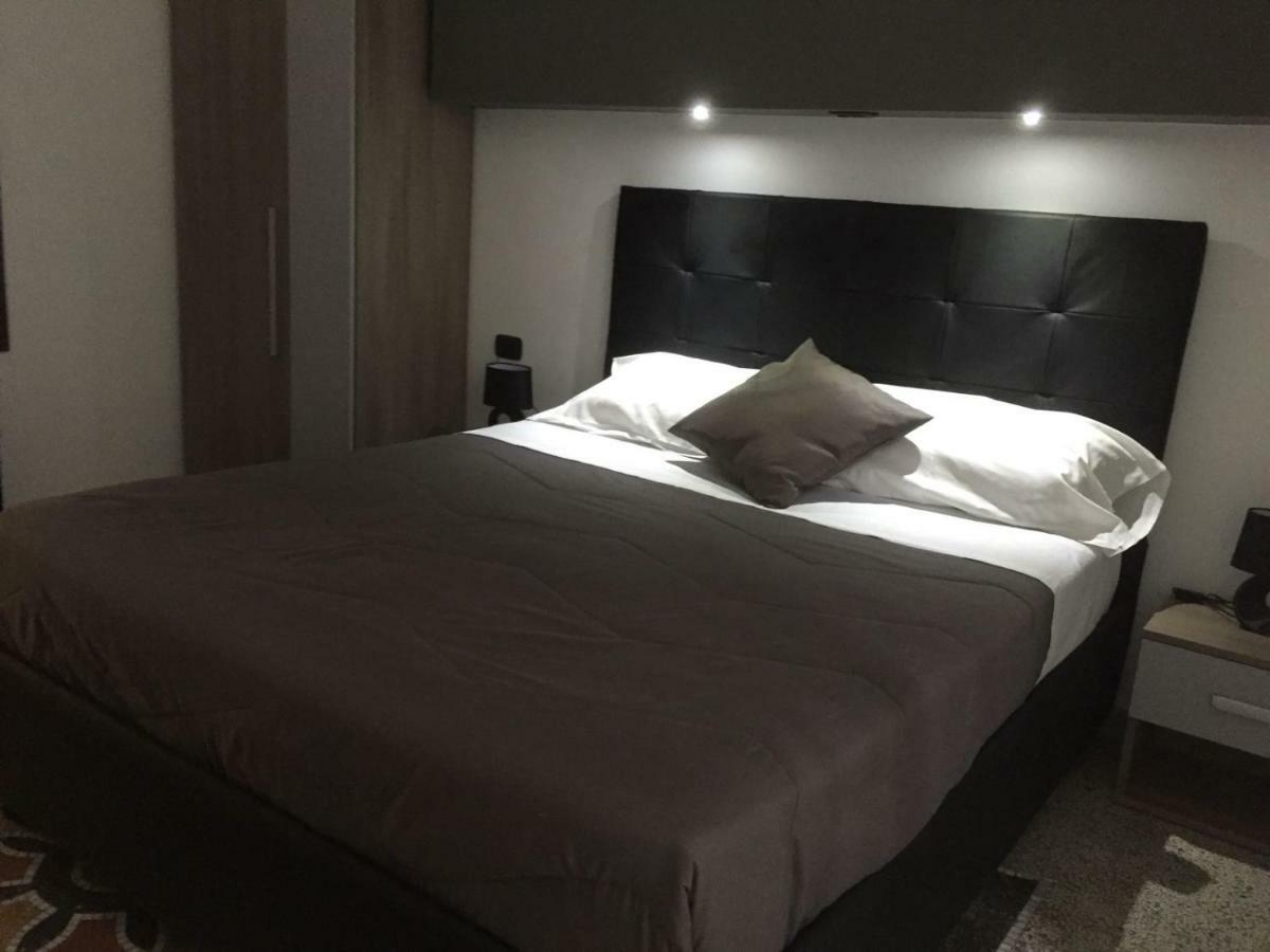Mb95 - Mezzocannone Luxurious Bed&Breakfast Napels Buitenkant foto