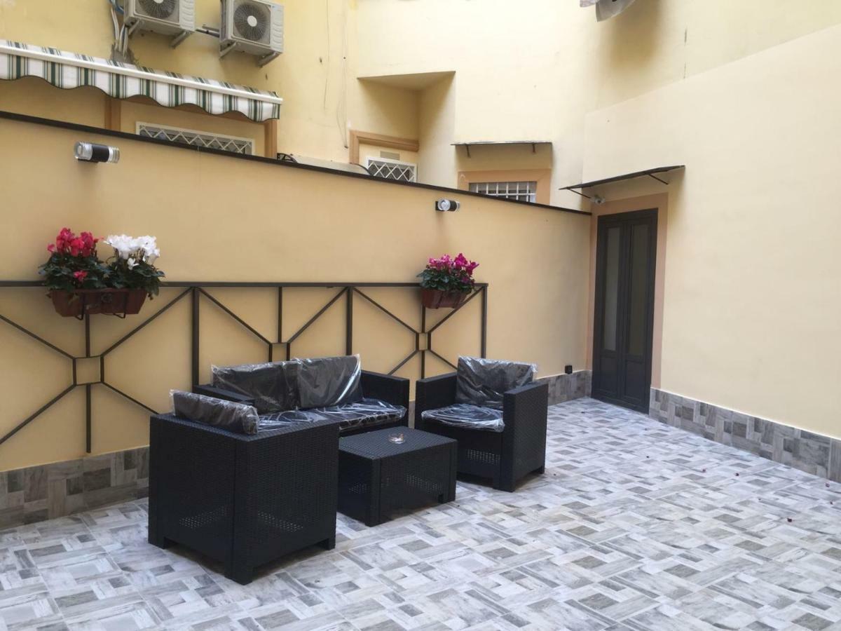 Mb95 - Mezzocannone Luxurious Bed&Breakfast Napels Buitenkant foto