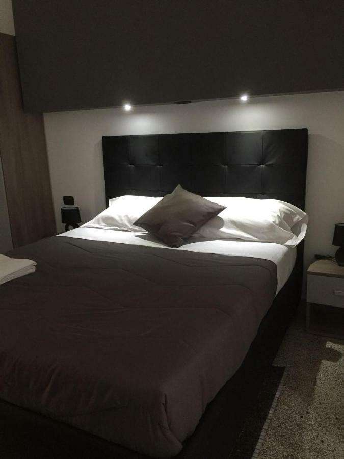 Mb95 - Mezzocannone Luxurious Bed&Breakfast Napels Buitenkant foto