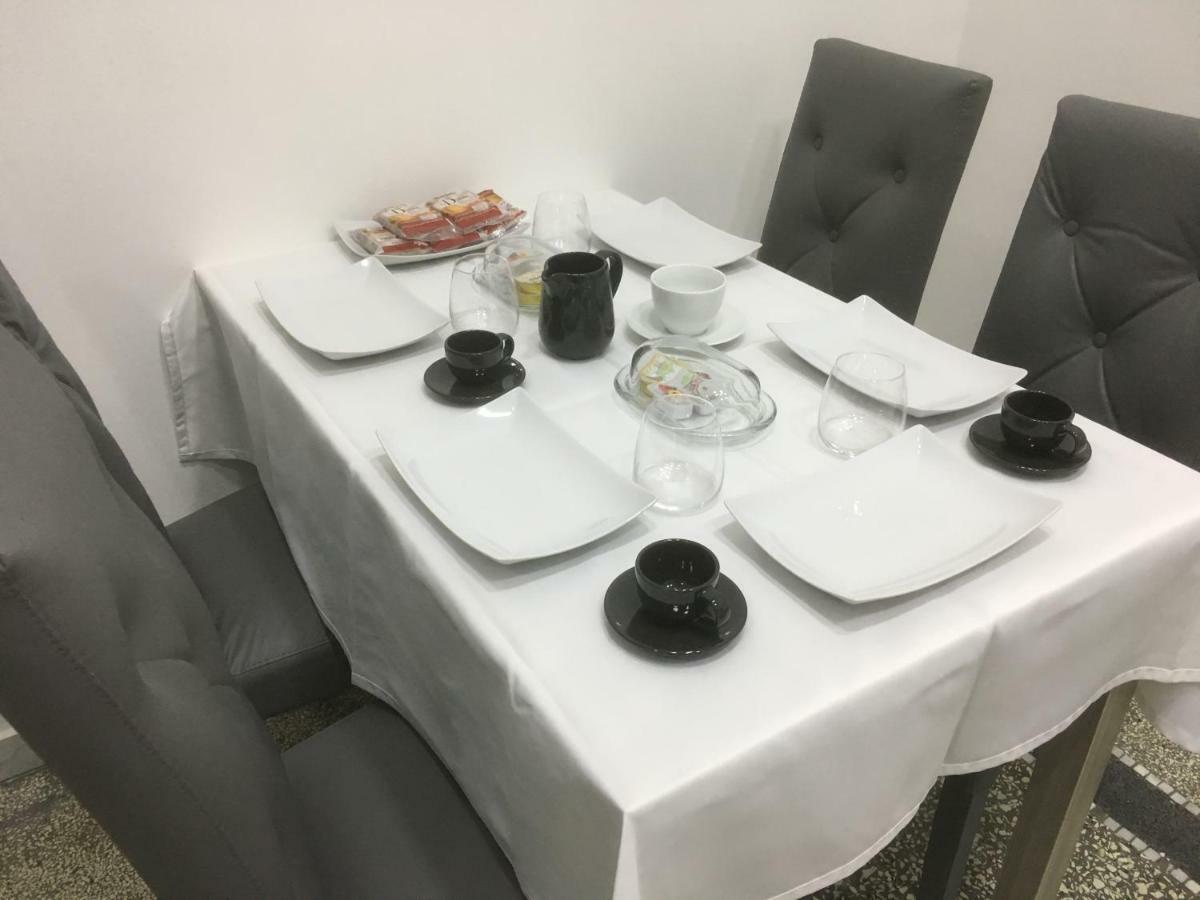 Mb95 - Mezzocannone Luxurious Bed&Breakfast Napels Buitenkant foto